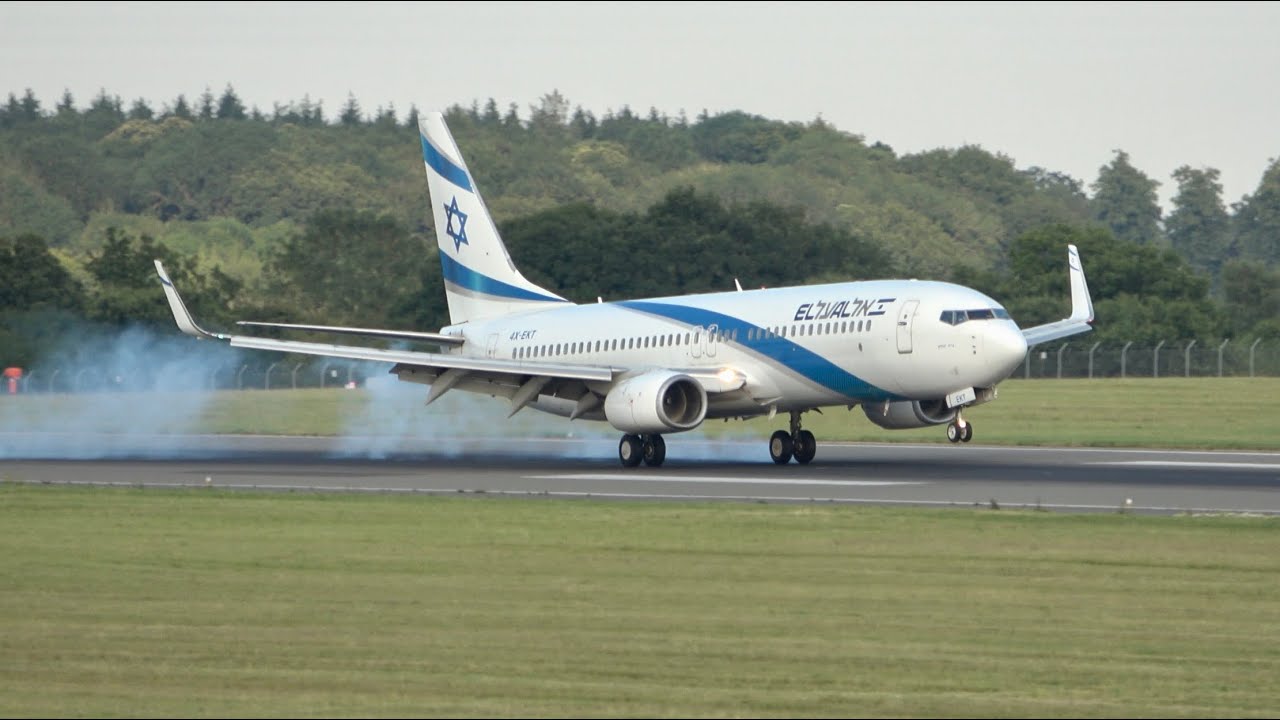 London Luton Airport Summer evening sunset arrivals & departures. Planespotting in 4K