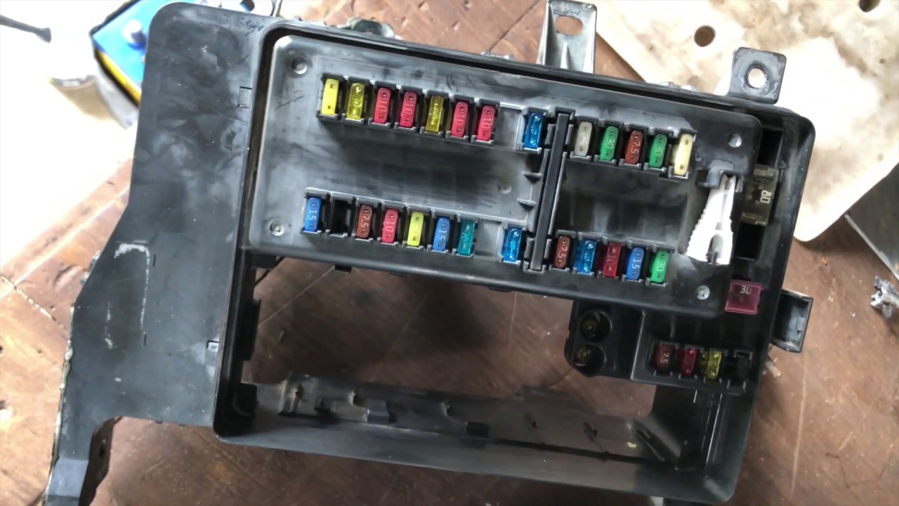 Fusebox (TIPM) replacement of a Toyota 105 series Land Cruiser