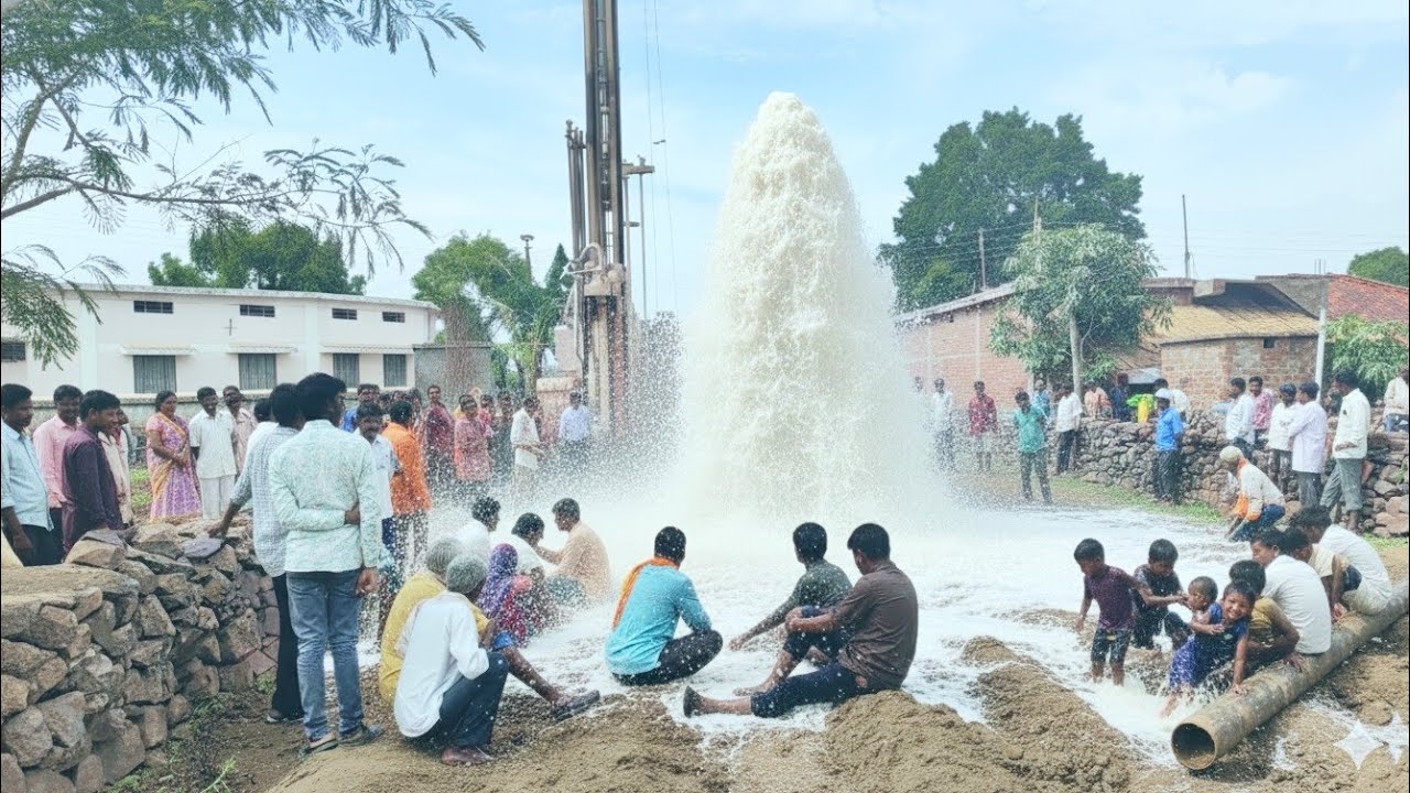 Borewell Drilling - 70 फीट पे खतरनाक पानी | 20 HP मोटर Water Checking with Coconut Method 100% पानी 