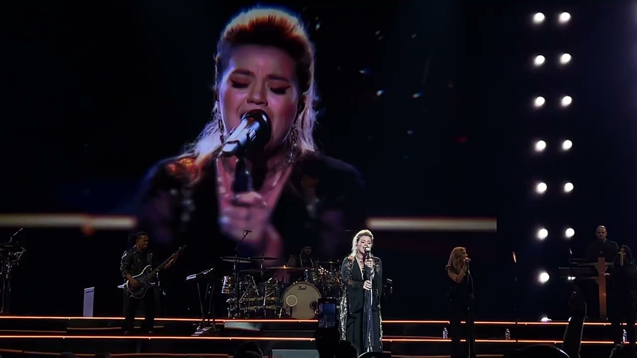 Can I Have A Kiss Live Kelly Clarkson Las Vegas 7/29/23