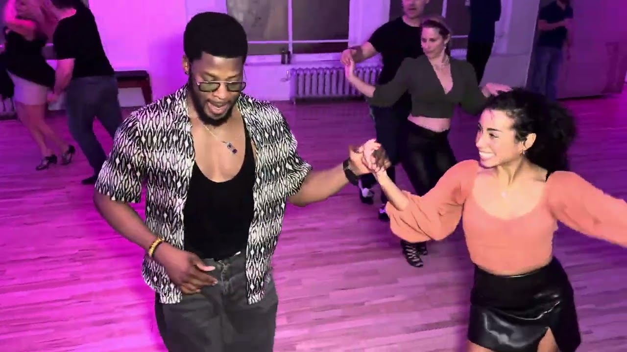 Terry SalsaAlanzia & Mariana (Salsa Social) (2) at La Parranda on November 3rd 2023