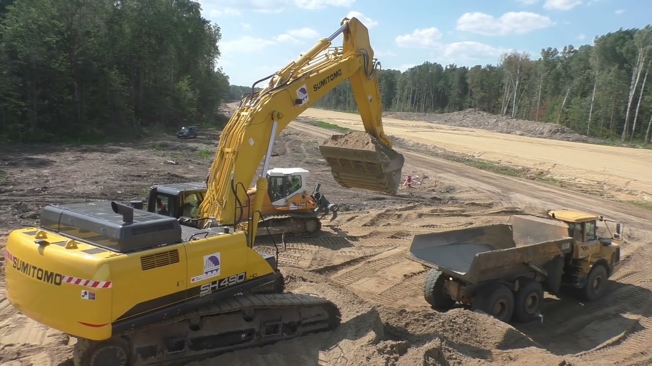 Экскаватор Sumitomo SH490LHD-6 грузит песок часть 2