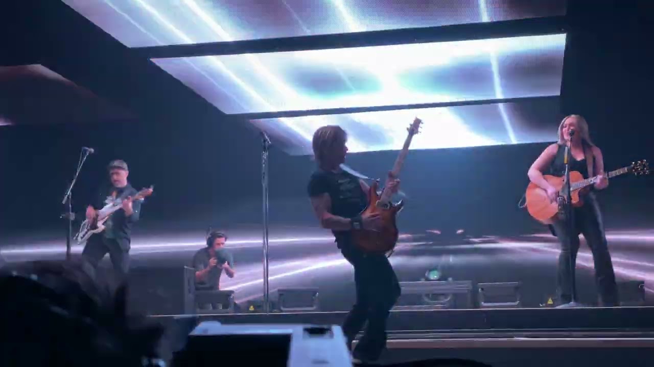 Keith Urban - Intro, Straight Line - 02/14/2025