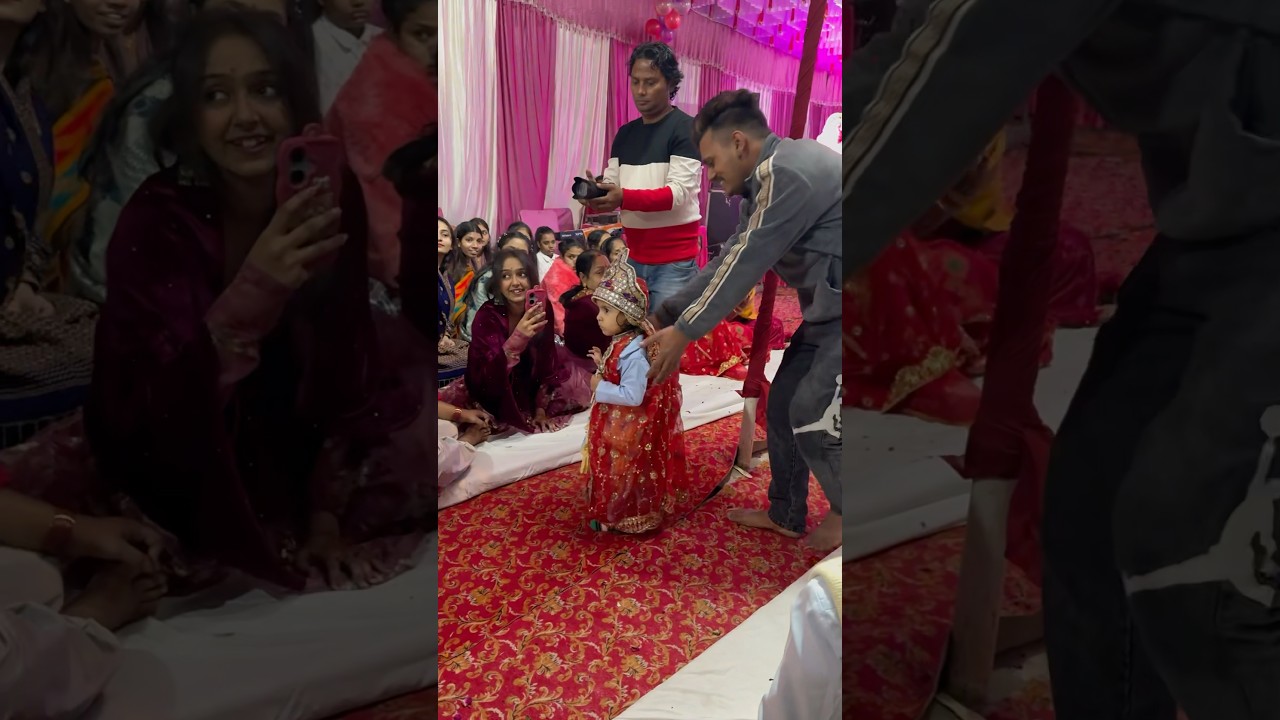 Chhoti Si Mata Rani Aa Gai dekho Bhai Darshan Karlo Sabhi Log || Jai Mata Di ||