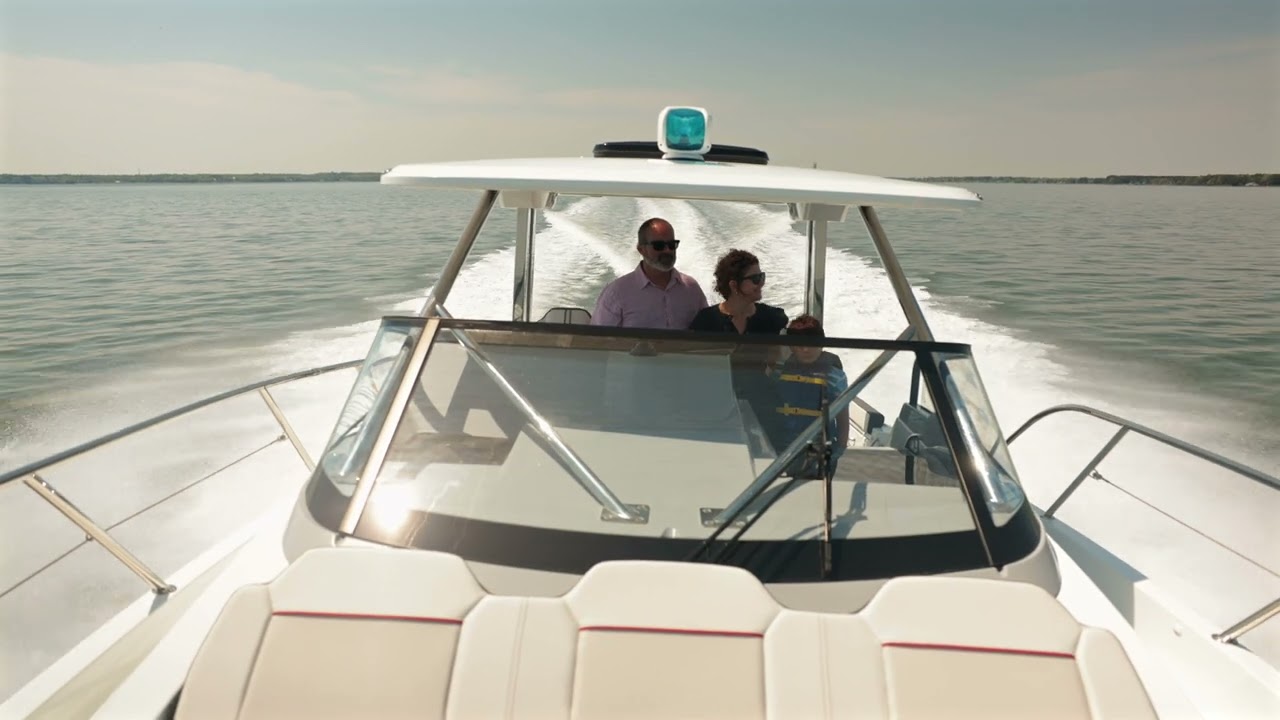 Experience the Jeanneau Leader 10.5 WA Series 2 | Luxury Lifestyle on the Water
