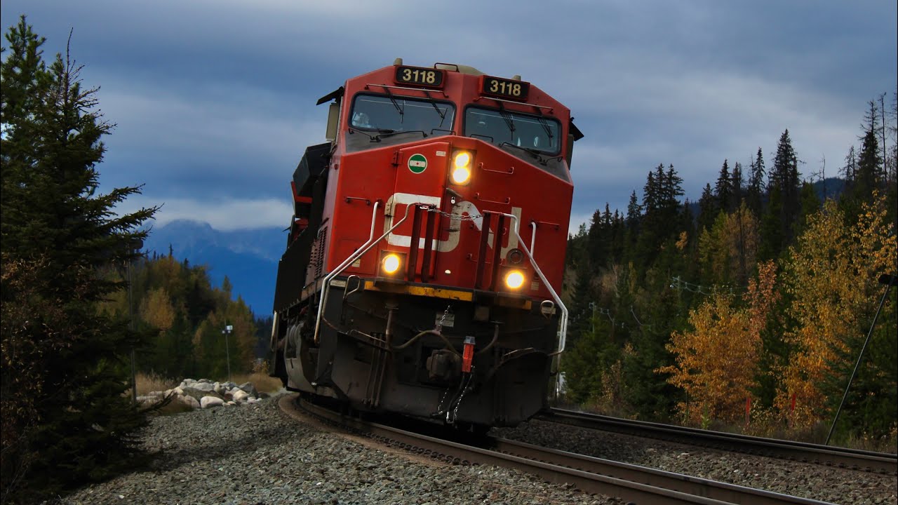 CN 3118 East Leading CN G810 - Geikie, AB