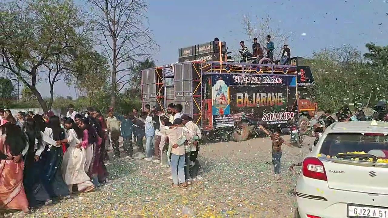 Aamir pas vapo rangala 😘😘 bajarang band hinda wali at .gamdi