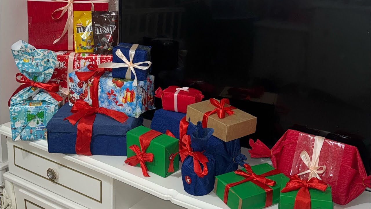 Оформляем подарки 🎁 детям / Встречаем 2026 год / Реакция детей на подарки 😆