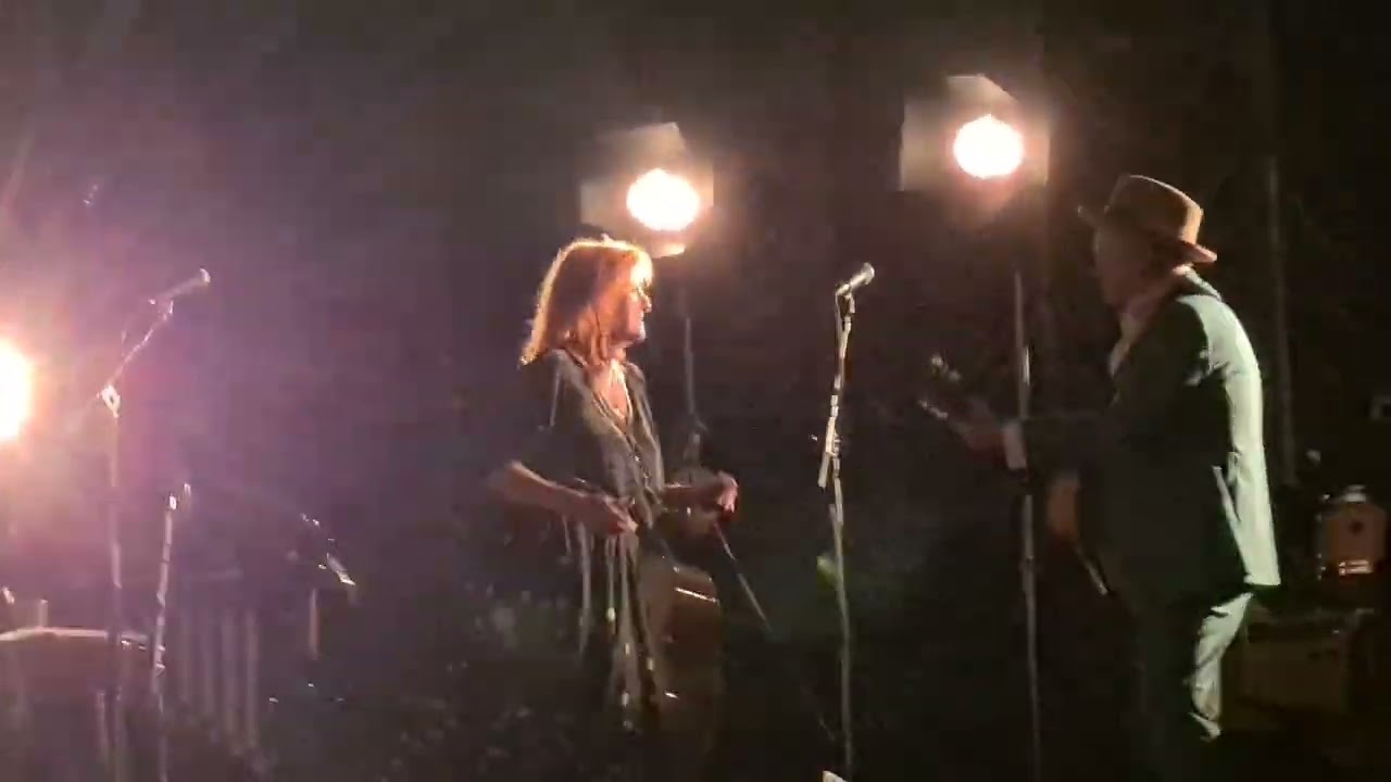 Fairground Attraction- The Moon Is Mine  (Wolverhampton 28.09.24)