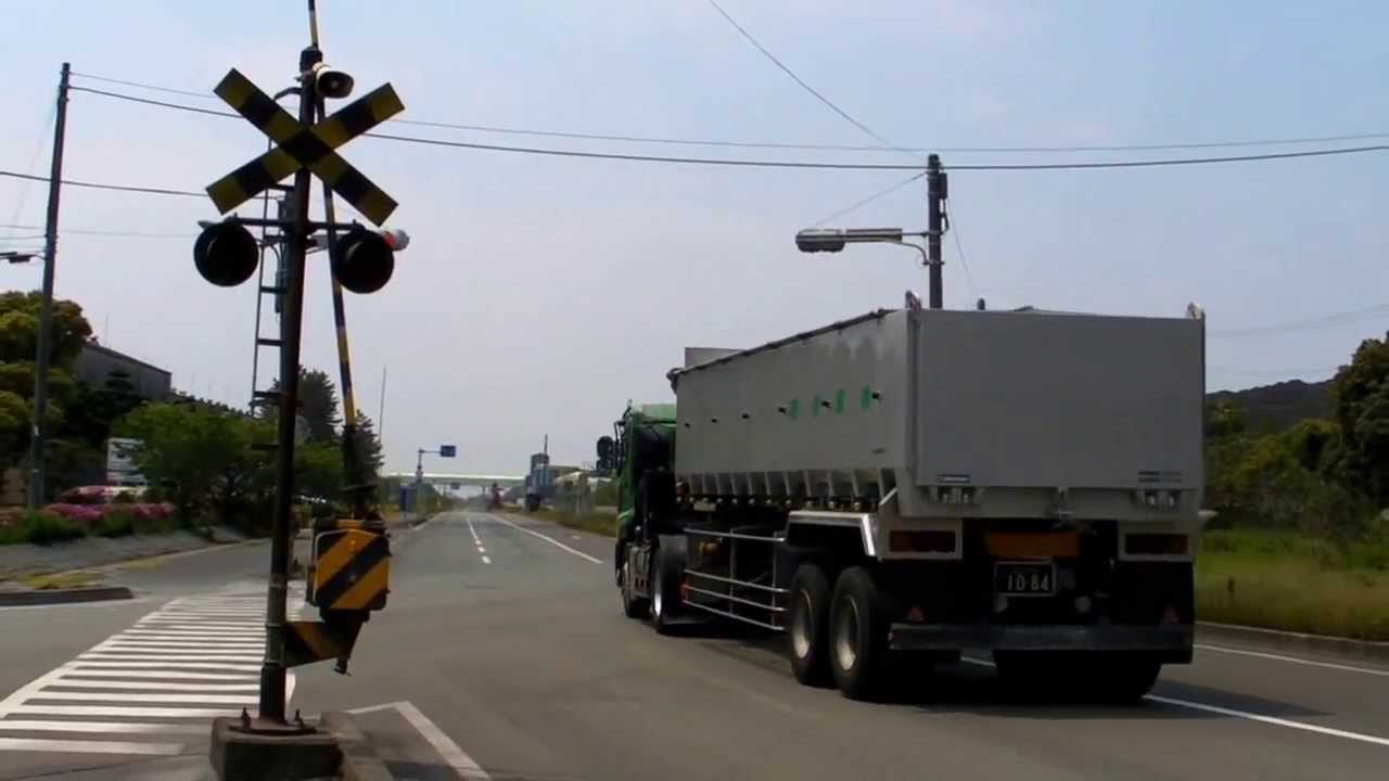 山口県宇部市 宇部興産 「トラックの踏切」
