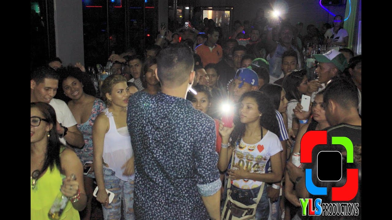 Presentación del Tachi y Kingston Crew en vivo