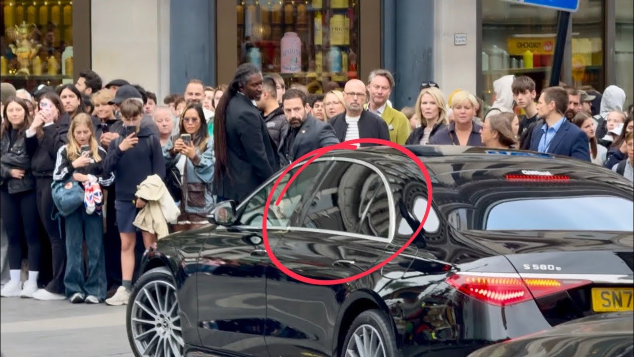 Crowds go crazy when they see Tom Cruise at Mission Impossible premiere | London
