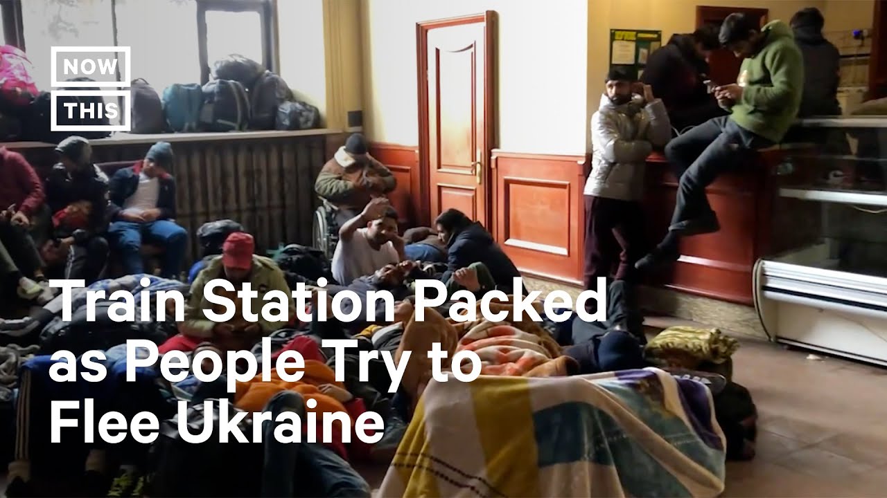 People Crowd Lviv's Train Station to Escape Ukraine #Shorts