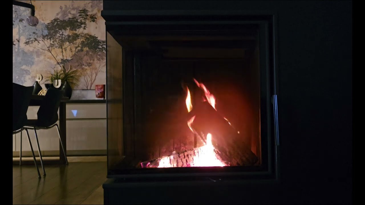 Vrai feu de cheminée filmé dans un chalet des Alpes – Ambiance authentique