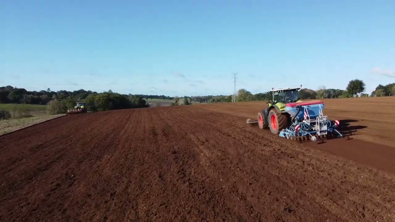 2 Magnifique Claas Axion au Semi de céréales + labour  2022