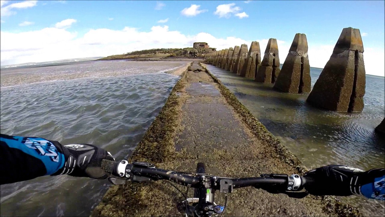 Crossing the causeway to Cramond Island