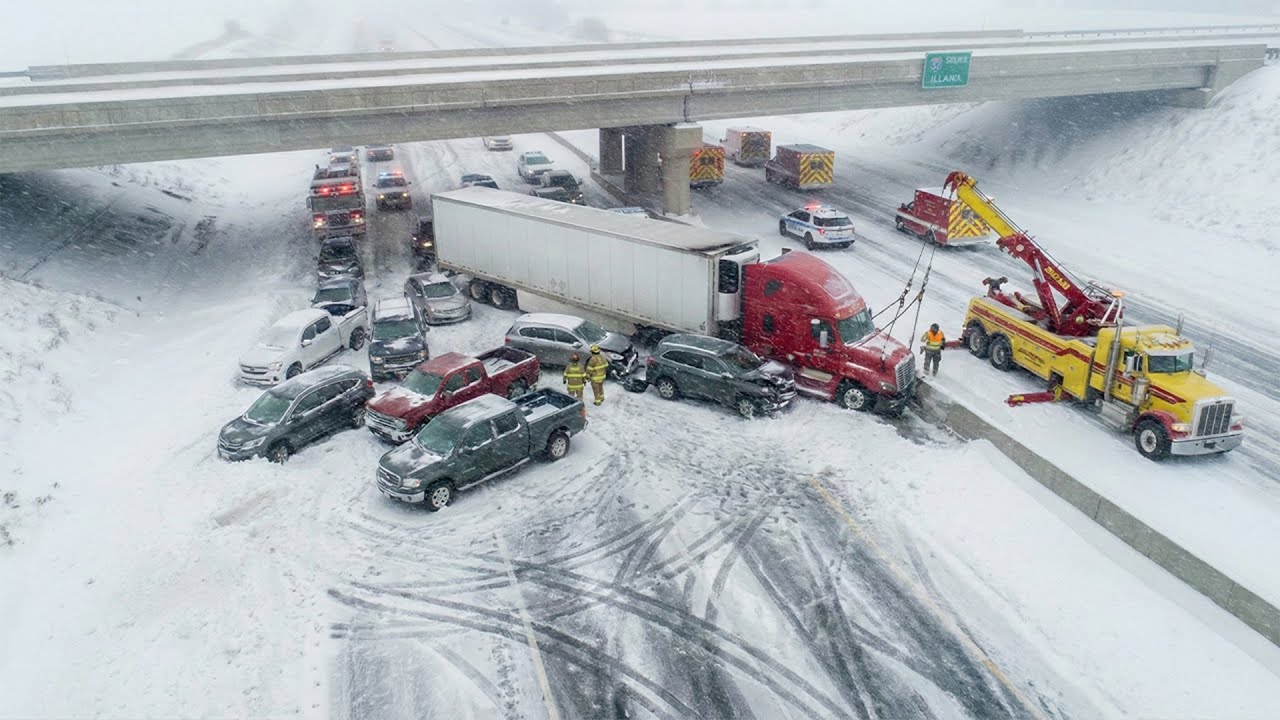 В Иллинойсе сегодня хаос! Трасса I-55 перекрыта после крупной автомобильной аварии в Спрингфилде.
