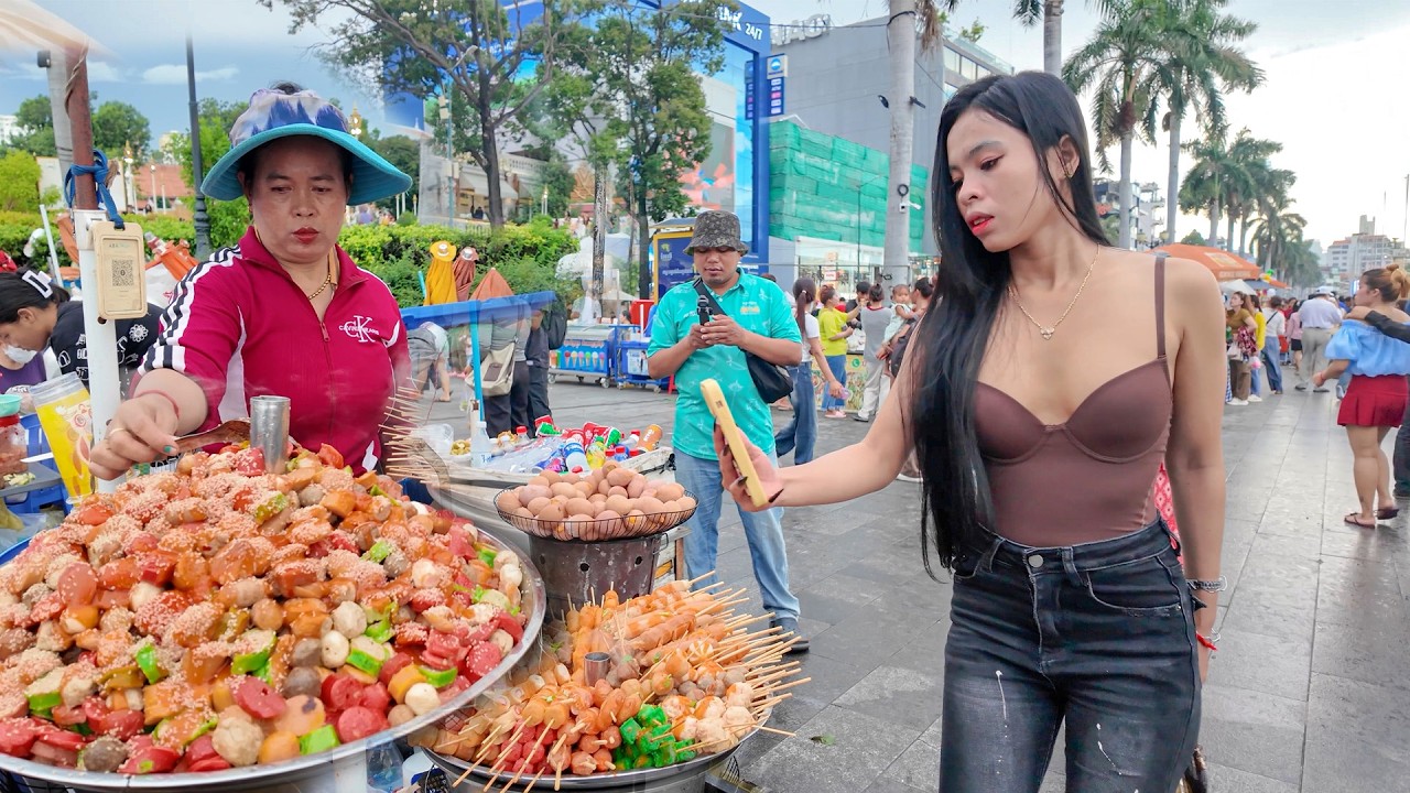 INSANE Weekend Street Food 🇰🇭 Phnom Penh Riverside Night Market Tour 2026