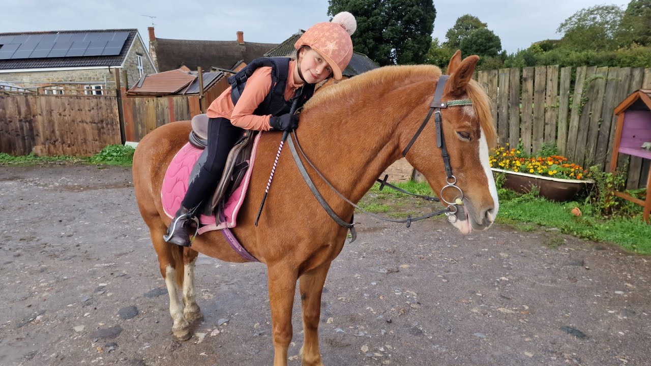 BACKFLIP OFF A HORSE... CHARLOTTES HORSE RIDING LESSONS TAKES A SPIN EQUESTRIAN EQUINE PONY CLUB