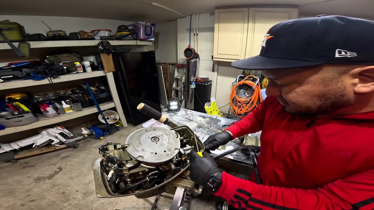 “This 1974 Johnson 15HP Outboard Refuses to Die 😳” Part1