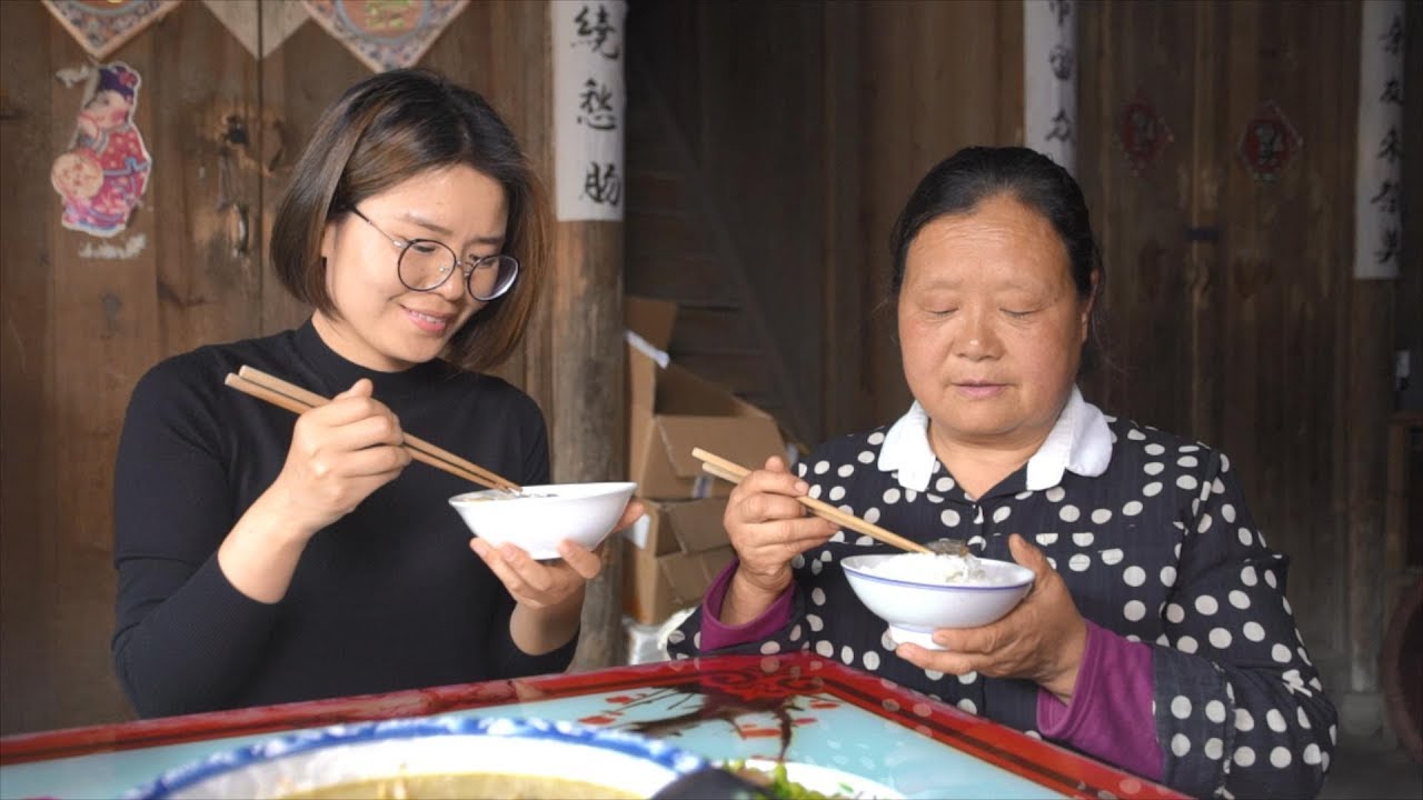 农村小伙相亲成功后，对象第1次来家，看看准婆婆做的啥饭
