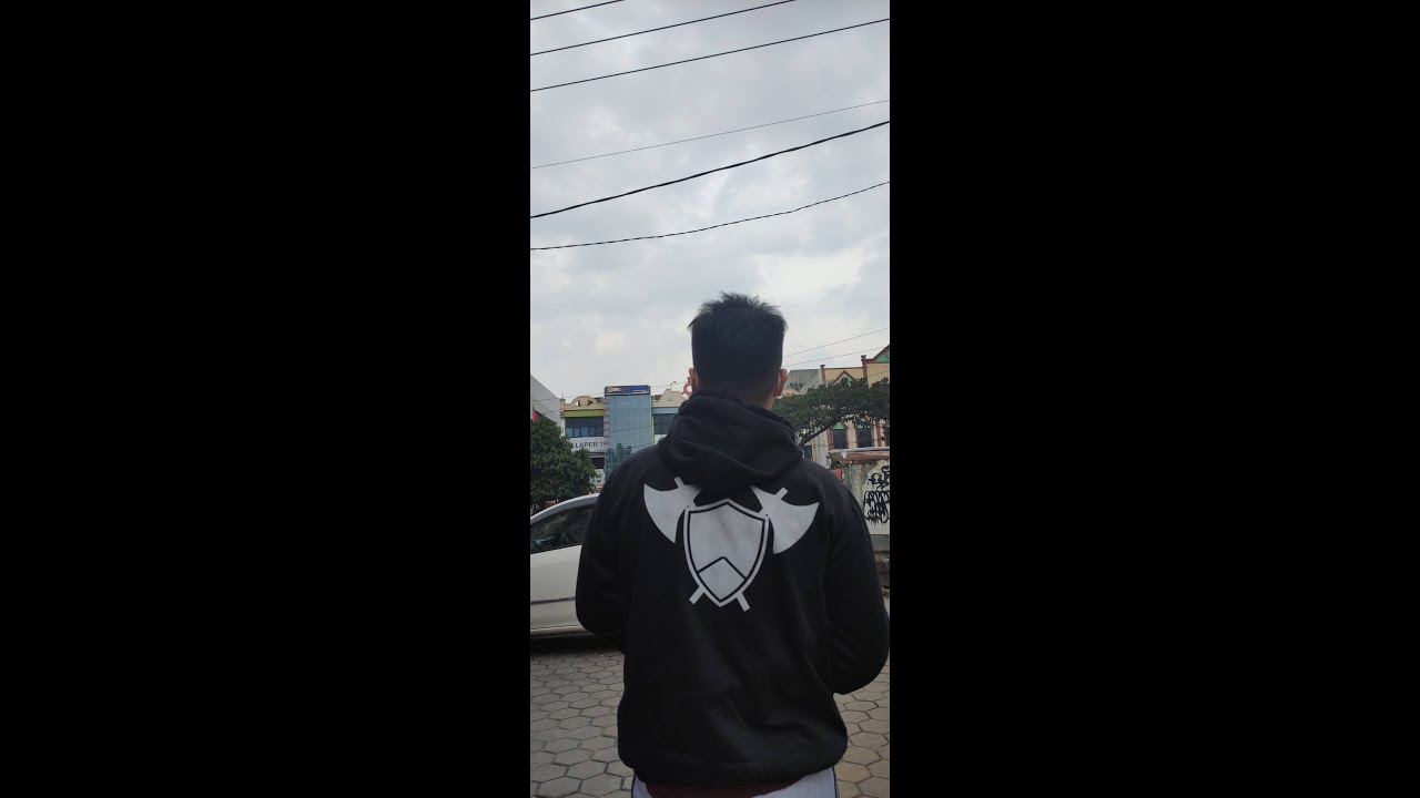 JADIKAN AKU MAINANMU KAKAK