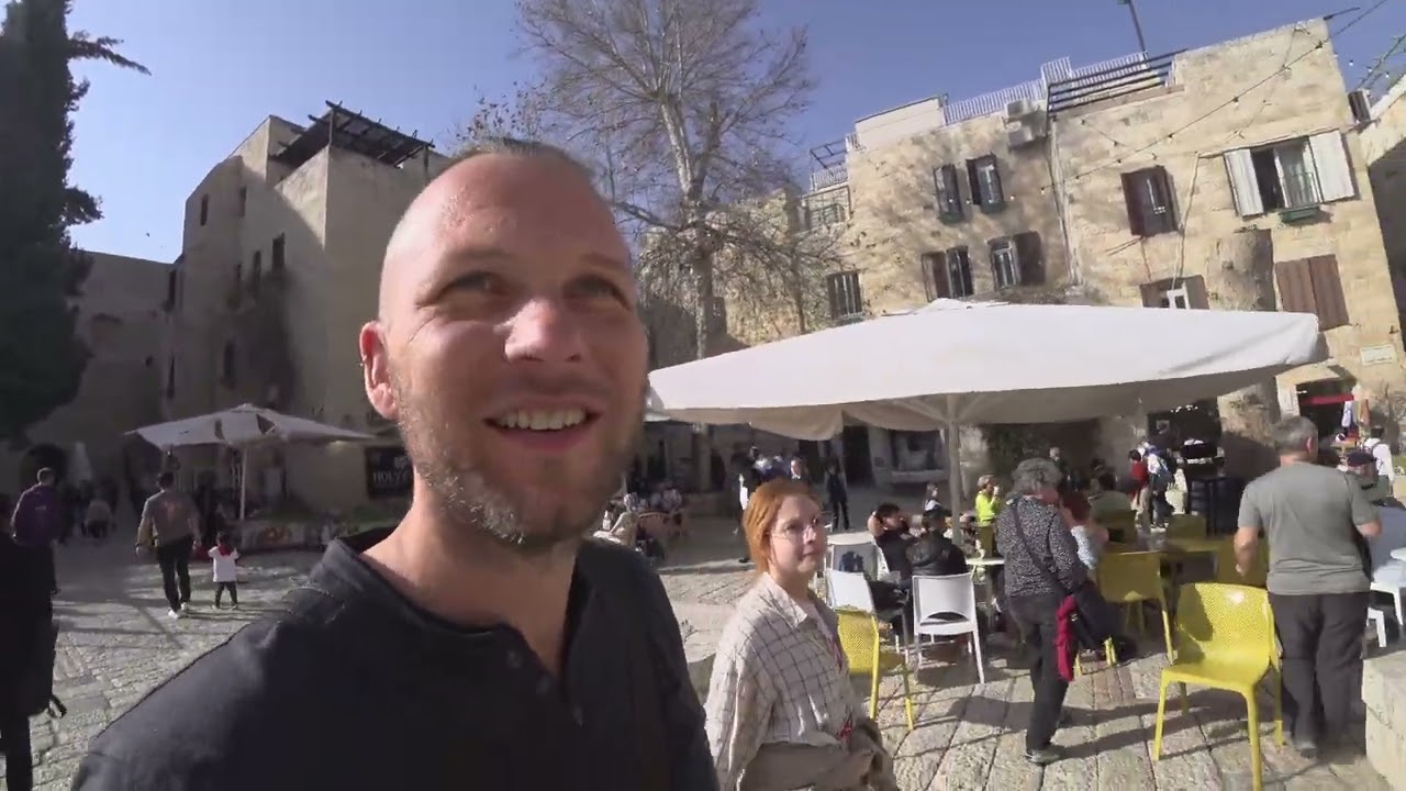 In der einzigen Haupstadt, die 2 Ländern gehört (Jerusalem)