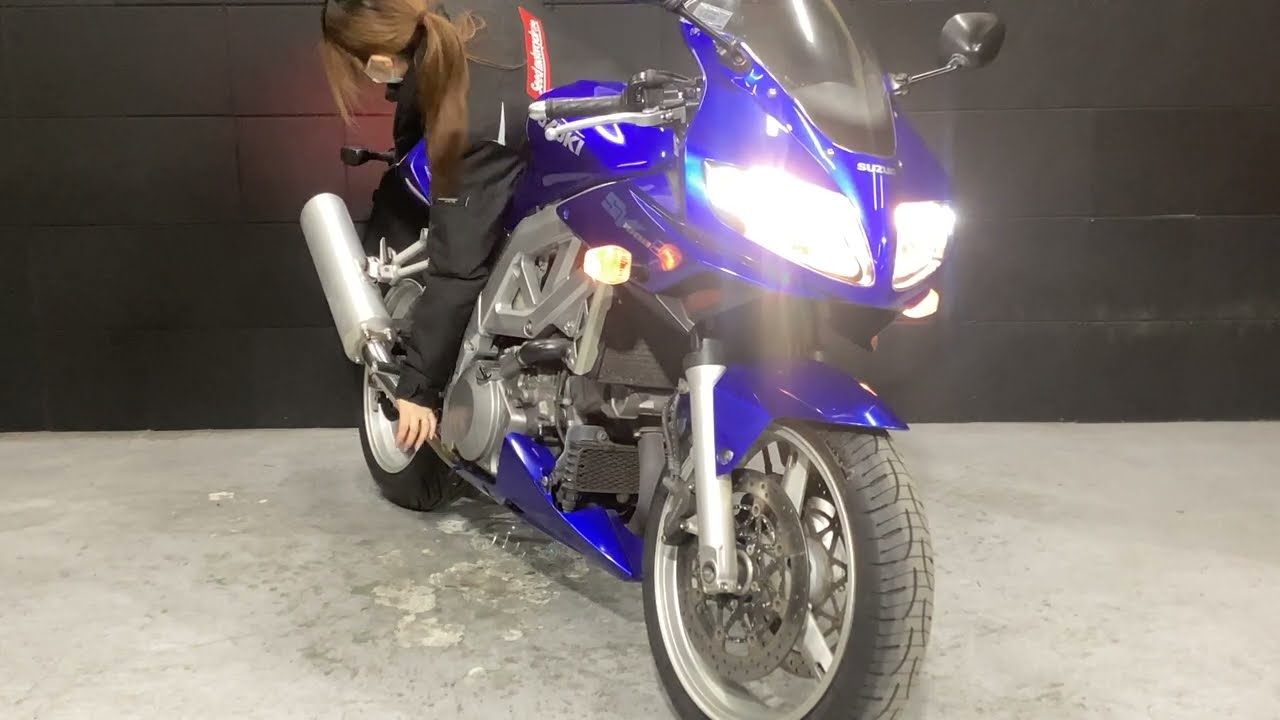 SV1000S Vツインエンジンから生まれるトルクフルな乗り味がたまらないバイク！ハーフカウル装備でツーリングも快適です♪【エンジン始動動画】