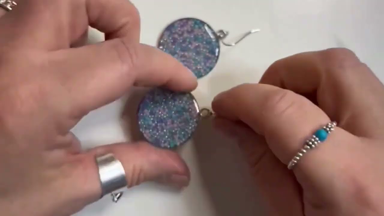 Resin earrings making tutorial resin earrings beginner tutorial #resinjewelry #resinart #resinepoxy 