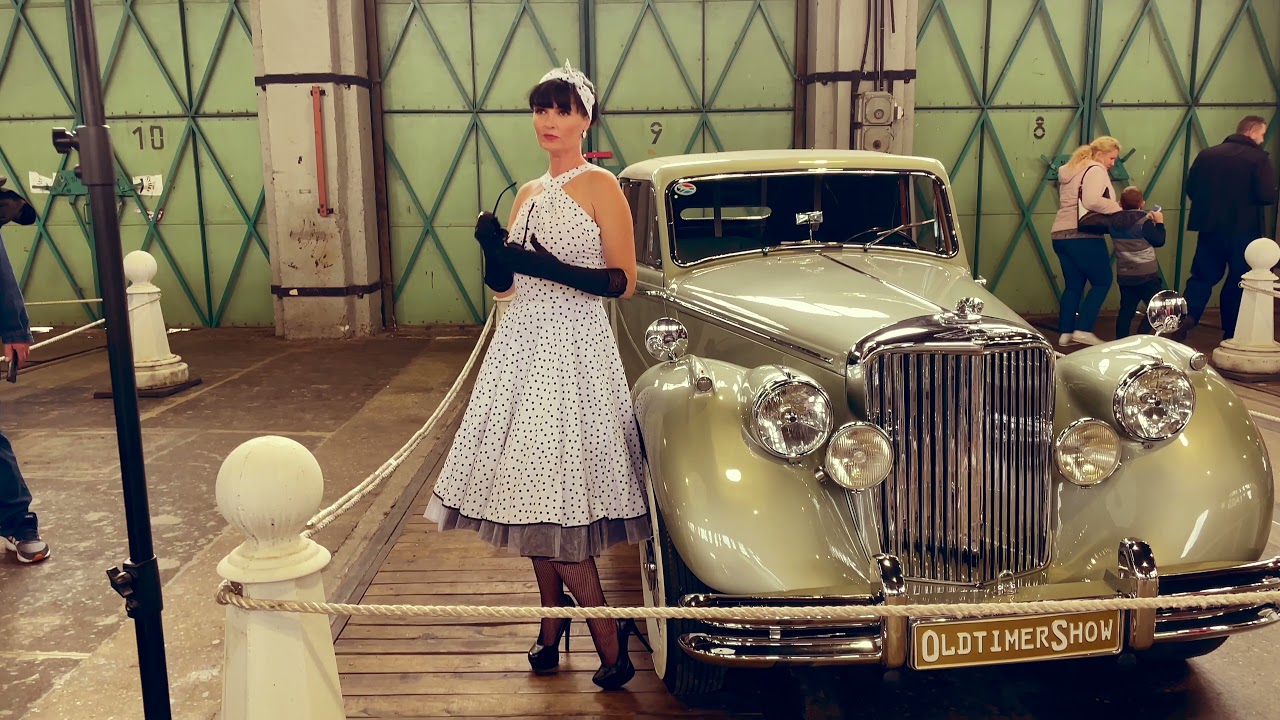 Pin-Up Girl -  a werk clip about a photography session at the Oldtimer Show Budapest 2021
