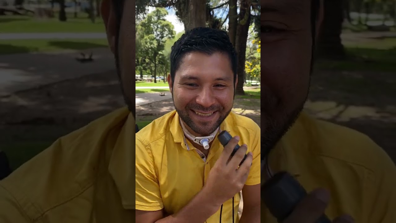 Primera vez probando un laringofano. Henry perdió su voz por un accidente del tránsito (no cáncer).