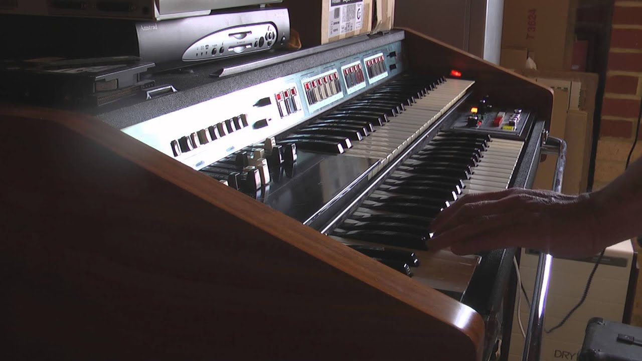 Farfisa Professional 110R organ: 