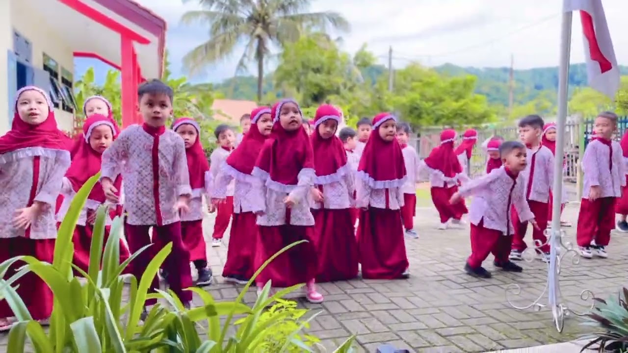 Adek risa senam di TK 