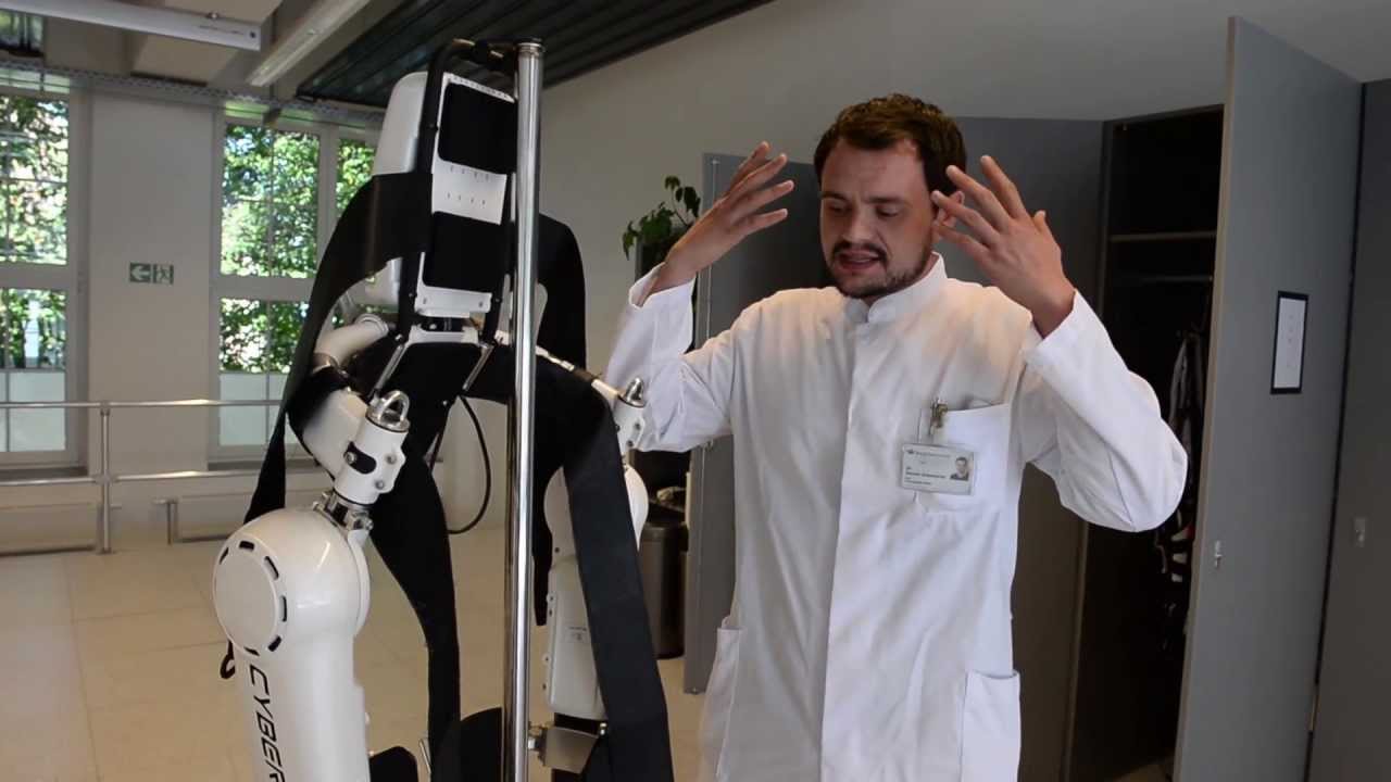 Exoskelett: Mit dem Roboter-Anzug lernen Gelähmte wieder laufen