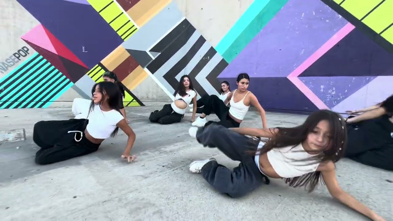 Chanel - Tyla - naik dance