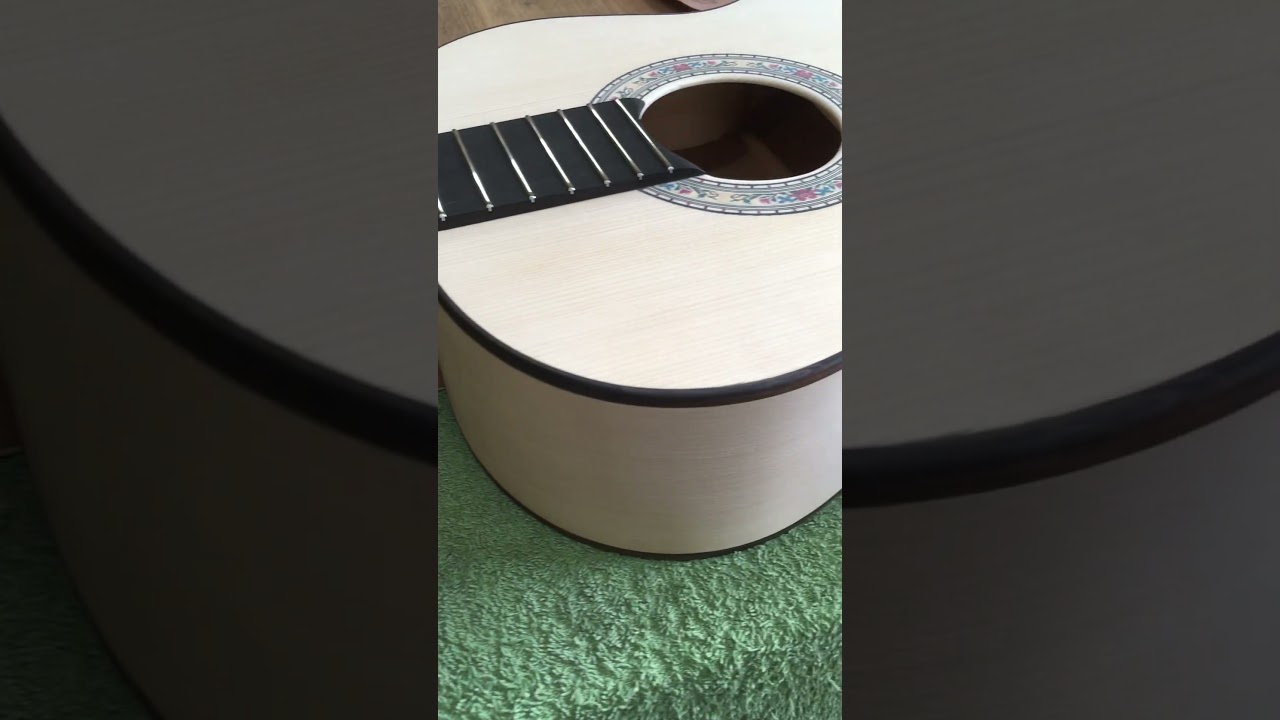 Guitarra Flamenca Blanca! 