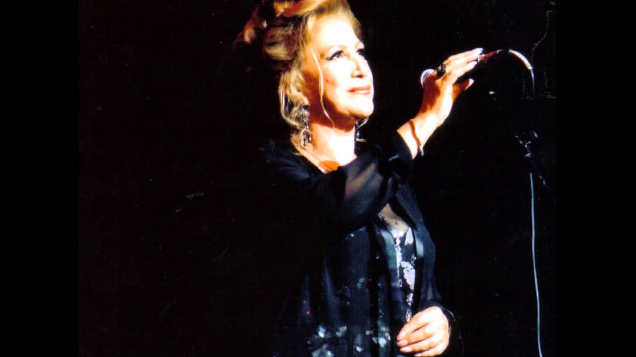 la chanteuse  thouraya   { Ya Bahi El Djamel } المطربة الجزائرية ثريا