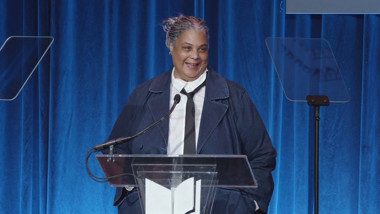 Национальный книжный фонд вручает премию за жизненные достижения 2025 года Роксане Гей