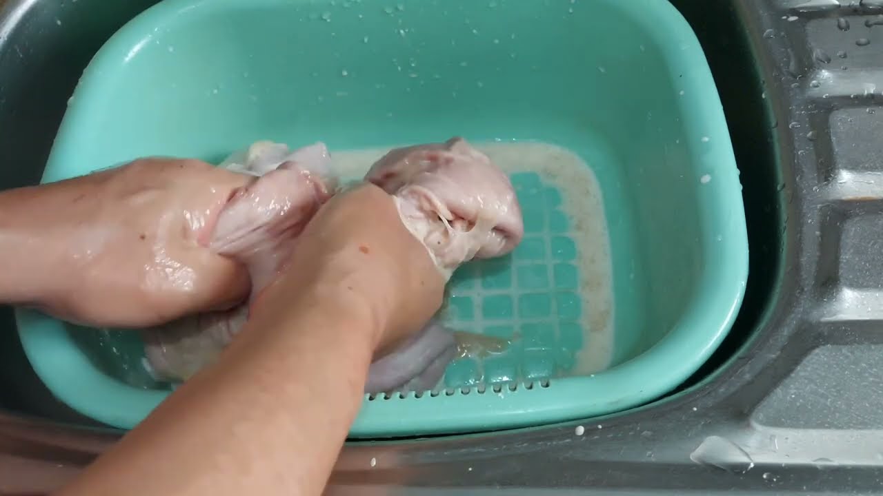 【文哥廚房】 家庭製作 ，胡椒豬肚雞煲， 具有行氣，健脾，暖胃，溫補，散寒 ，排毒的功效 ，超美味