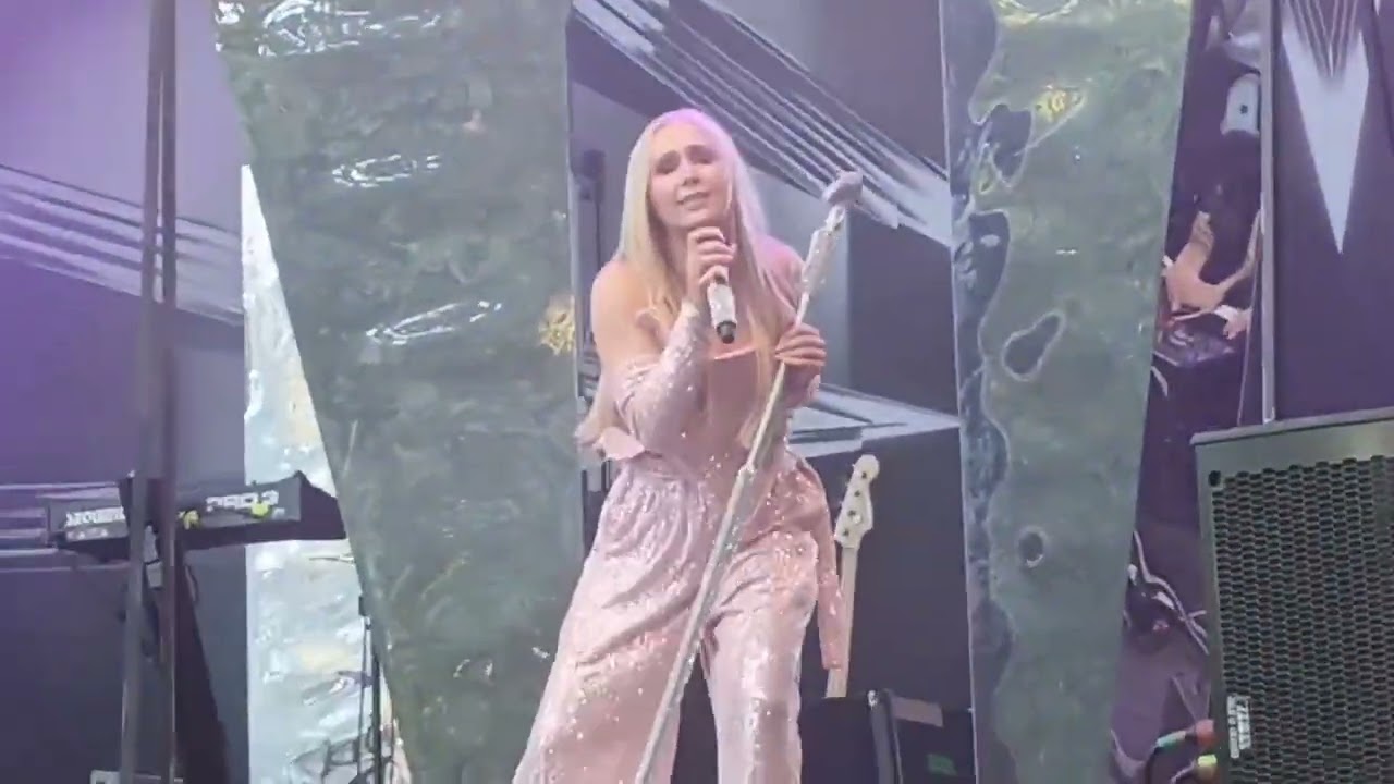 VIIVI DOWN BY THE LAITURI LIVE 2025