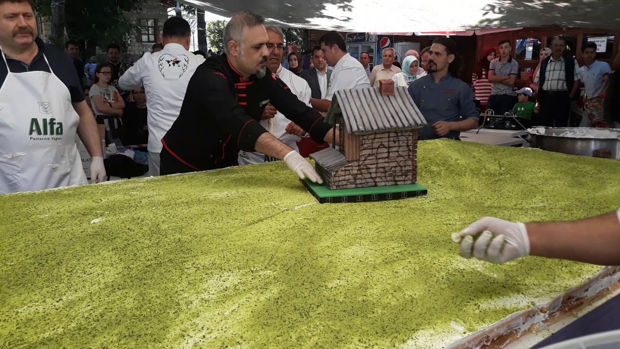 Pasta ustalarından   10 metrelik pasta,     Pasta şovu    ,    show time