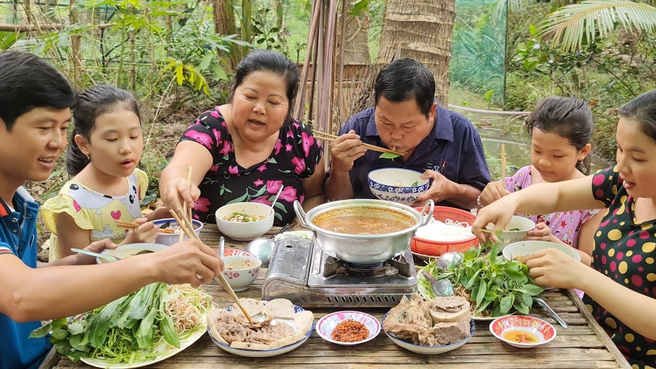 Ngon Hết Sảy với Món Bún Bò Mẹ Nấu Sao Những Giờ Đi Làm Về | TKQ & Family T829