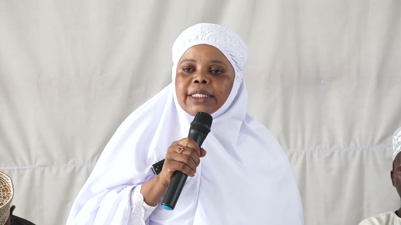 MHE ASHA MBERWA AWAMWAGIA MSAADA WA VIFAA VYA SKULI WANAFUNZI 250 WENYE MAHITAJI  MAALUM