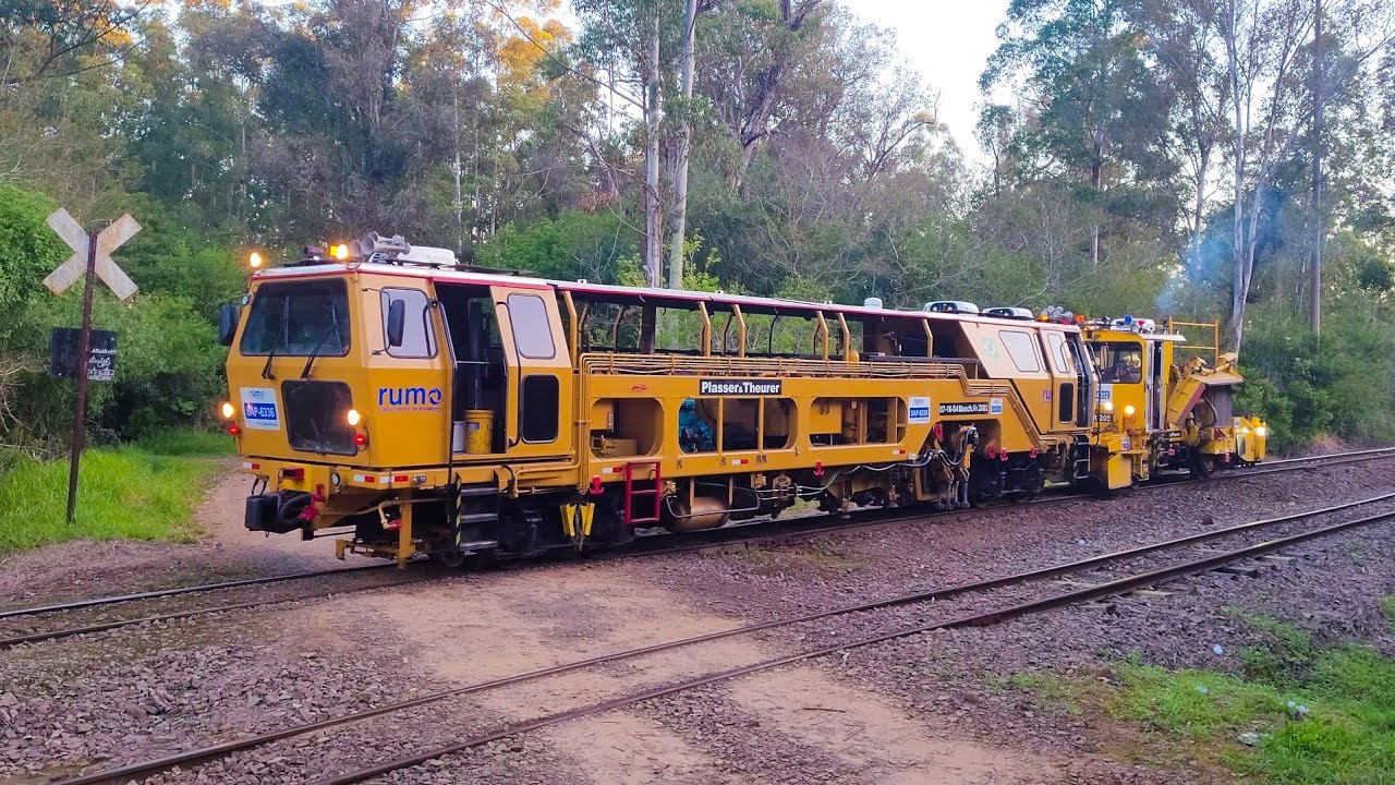 M&aacute;quina que faz a Manuten&ccedil;&atilde;o da Linha F&eacute;rrea. Plasser&Theurer 4k