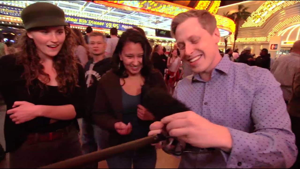 Pickpocket steals in Las Vegas - Magician Ben Seidman