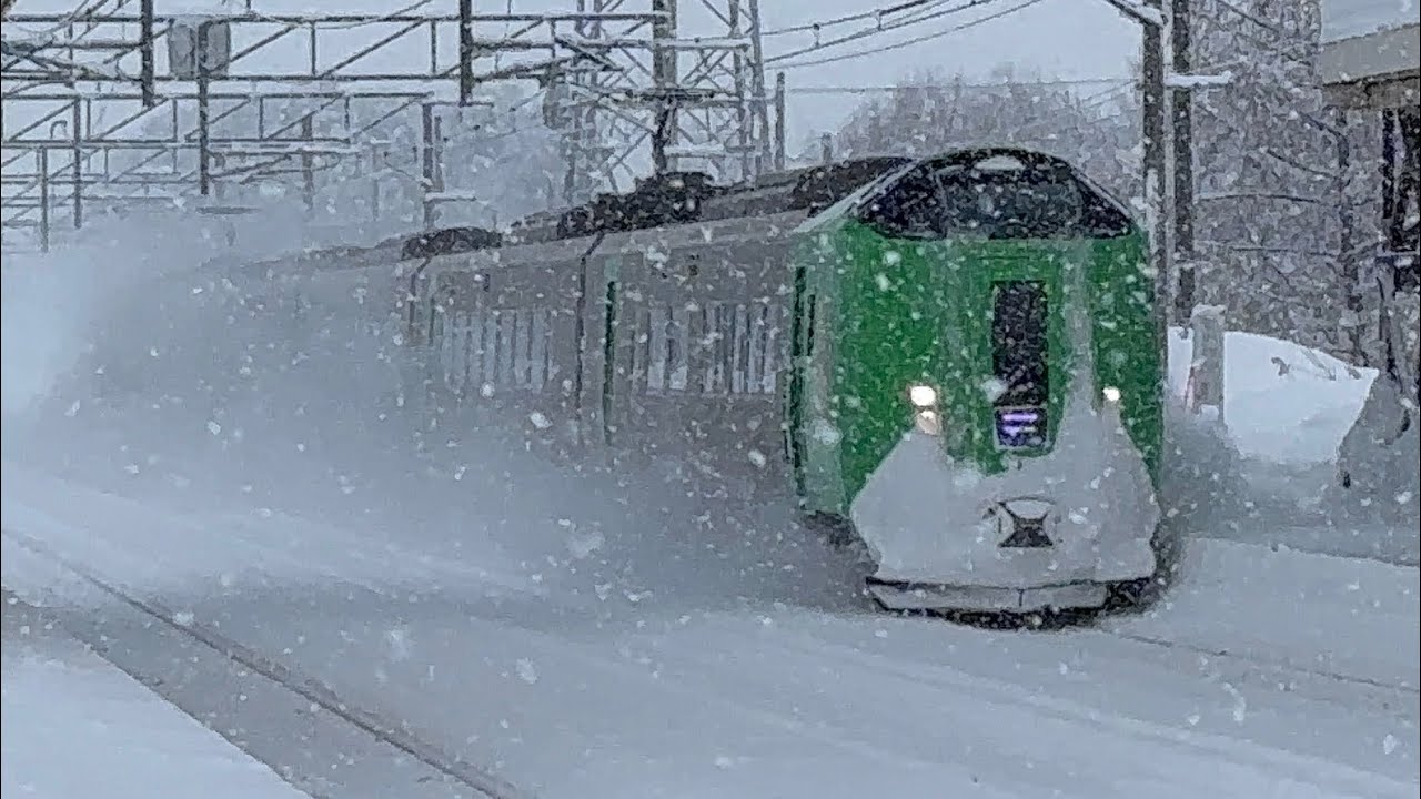 真冬の奈井江駅を通過する特急列車6列車［JR北海道函館本線］ #JR北海道 #函館本線 #特急列車 #通過 # 789系 #キハ283系 #キハ261系 #特急ライラック #特急カムイ #特急宗谷