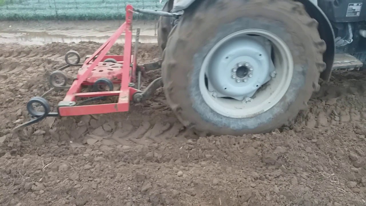 Tractor Same 85 HP partiendo la tierra