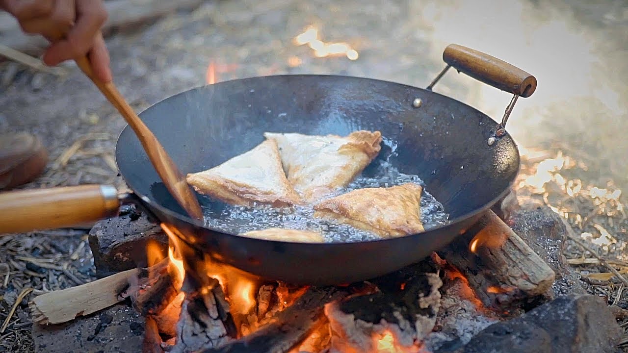 Moroccan Chicken Briouat / بريوات بالدجاج مع رجل بلدي الكورية / Bushcraft Cooking