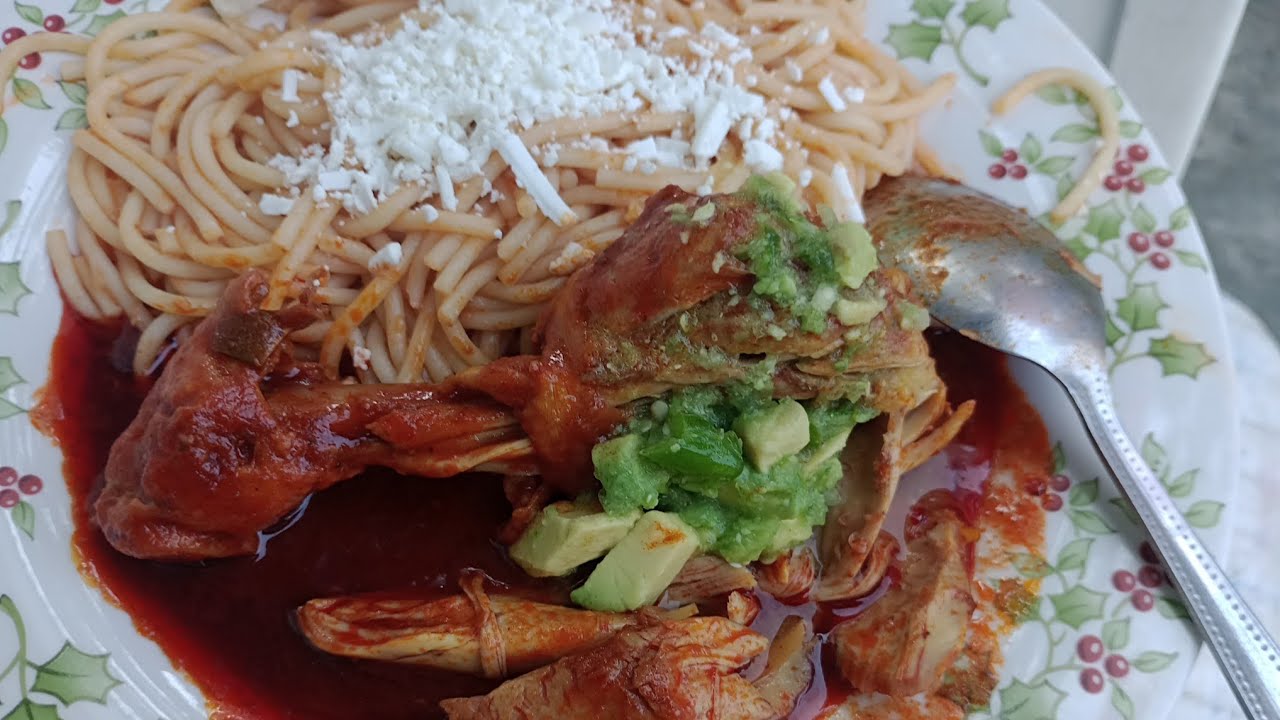 2 de febrero un pollo enchilado espagueti 