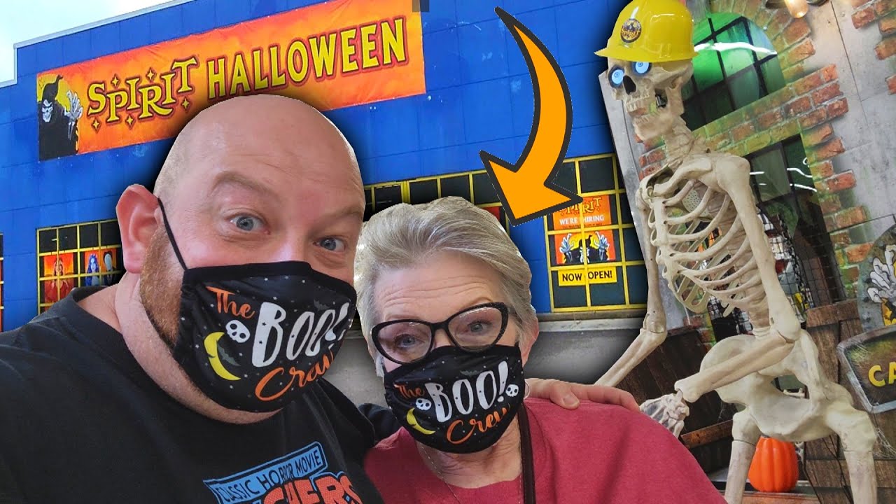 SPIRIT HALLOWEEN 2021 with MY WIFE !!